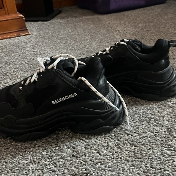 Like new black balenciaga  sneakers size 38 which is a size 7 - Picture 5 of 9